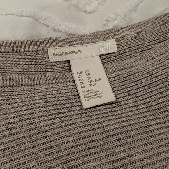 H&M sweater - Picture 2 of 2